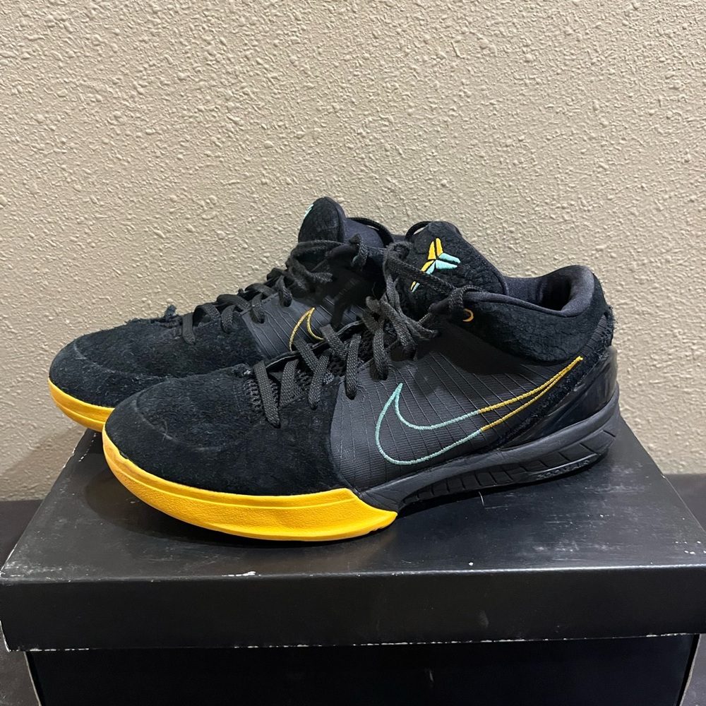 Kobe 4 *SNAKESKIN* VERY RARE
